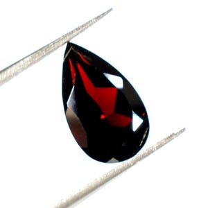Natural Mozambique Garnet Pear Shape Faceted Cut AAA Quality Loose Gemstone For Making Jewelry Healing Crystal 2.90 Ct 12X7 mm GT-13