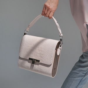 Beige leather bag/ Crocodile-effect leather shoulder bag/ Bag in genuine calfskin with ebony sides/ Designer bag for a unique gift