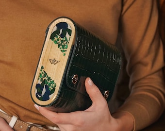 Cross body bag with inlaid emeralds and eucalyptus petals, Emerald CROCO handmade bag, Leather handbag with wooden sides