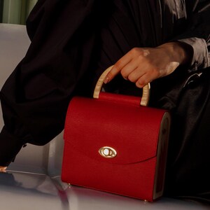 Bolso de piel roja con asa - Elegante bolso de hombro de piel italiana para mujer - Bolso bandolera - Regalo para novia