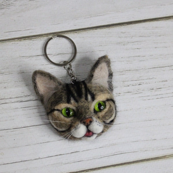 Custom pet portrait felted cat keychain, miniature cat portrait, pet portrait cat memorial, pet replica kitten, Keychain felted cat