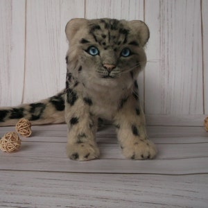 Snow leopard needle felted, snow leopard felt, Cat needle felted, sculpture snow leopard