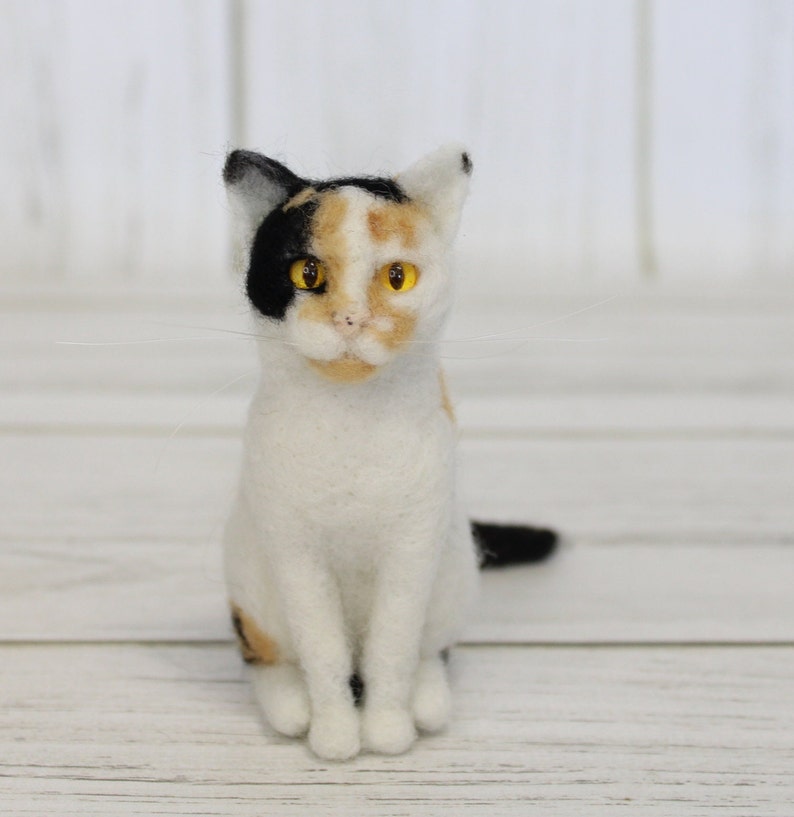Anpassat husdjursporträtt tovad katt, minnesporträtt av katt, liten kattunge, miniatyr tovad katt, tovad djurkatt bild 2