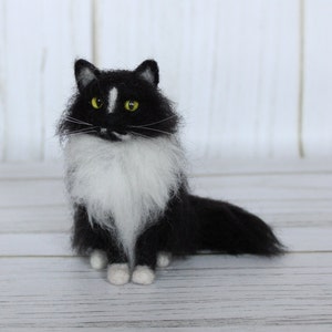 Custom pet portrait felted cat, gift for cat lovers, pet portrait felted cat memorial, miniature cat portrait, pet replica kitten