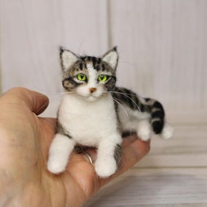 Anpassat husdjursporträtt tovad katt, minnesporträtt av katt, liten kattunge, miniatyr tovad katt, tovad djurkatt bild 1