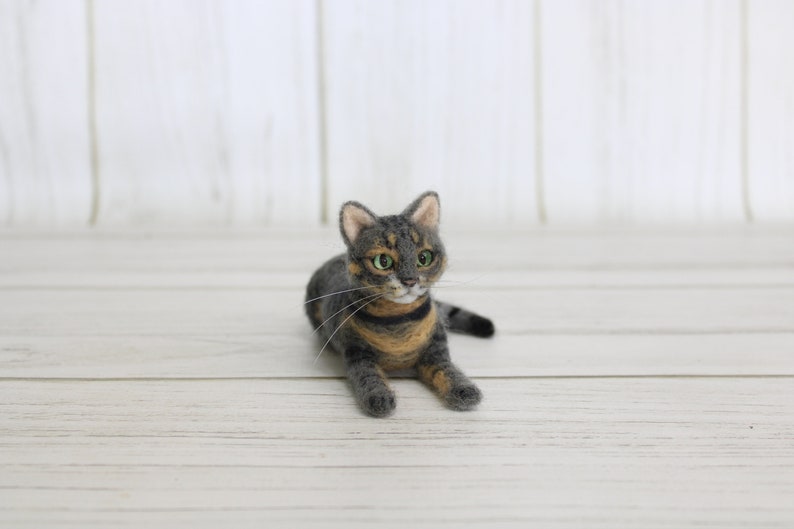 Anpassat husdjursporträtt tovad katt, minnesporträtt av katt, liten kattunge, miniatyr tovad katt, tovad djurkatt bild 9
