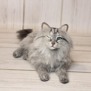 Custom pet portrait felted cat, gift for cat lovers, pet portrait cat memorial, miniature cat portrait, pet replica kitten