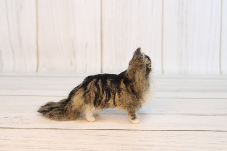 Anpassat husdjursporträtt tovad katt, minnesporträtt av katt, liten kattunge, miniatyr tovad katt, tovad djurkatt bild 8