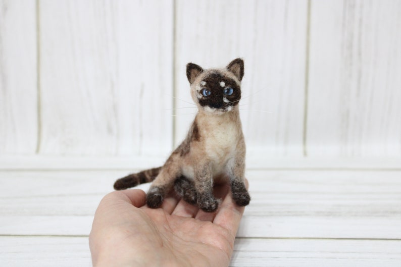 Custom pet portrait felted cat, gift for cat lovers, pet portrait cat memorial, miniature cat portrait, pet replica kitten image 3