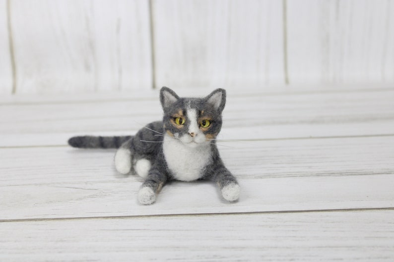 Anpassat husdjursporträtt tovad katt, minnesporträtt av katt, liten kattunge, miniatyr tovad katt, tovad djurkatt bild 3