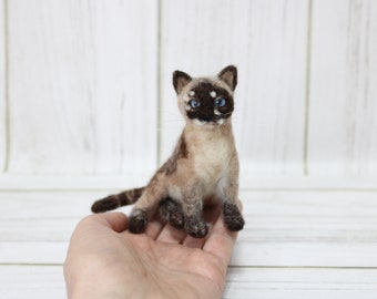 Custom pet portrait felted cat, Personalized memorial felt replica of a cat, miniature felted cat, pet replica kitten, needle felted cat