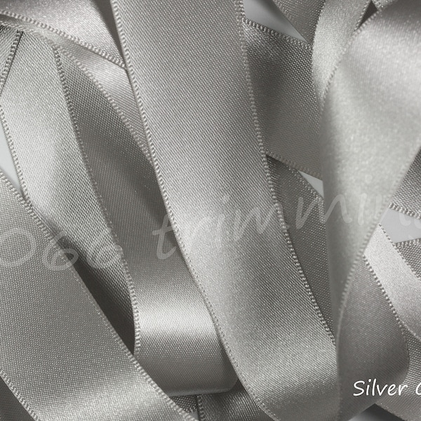 Argent gris 18 Berisfords Double ruban de Satin 3mm 7mm 10mm 15mm 25mm 35mm 50mm 70mm courtes et bobines pleins libre P & P