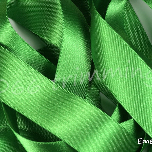 Vert émeraude 23 Berisfords Double ruban de Satin 3mm 7mm 10mm 15mm 25mm 35mm 50mm 70mm courtes et bobines pleins libre P & P