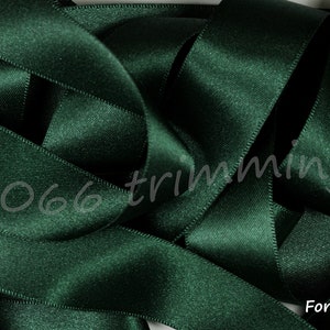 Forest Green 969 Berisfords Double Satin Ribbon 3mm 7mm 10mm 15mm 25mm 35mm 50mm 70mm Korte Lengtes en Volle Haspels Gratis P&P