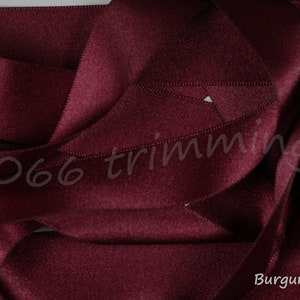 Bordeaux 405 Berisfords Double ruban de Satin 3mm 7mm 10mm 15mm 25mm 35mm 50mm 70mm courtes et bobines pleins libre P & P