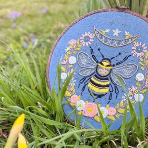 Queen bee Embroidery DIY KIT, craft kit, beetle embroidery kit