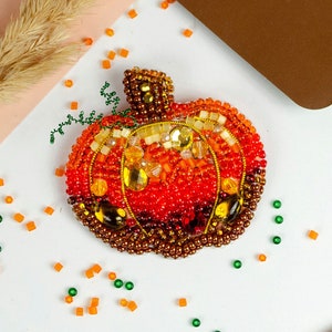 Pumpkin brooch, halloween craft, beadweaving tutorial