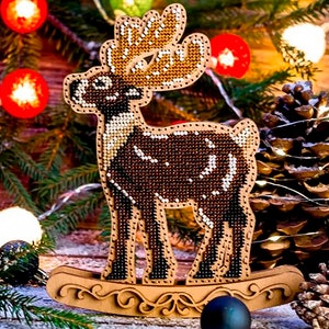 Wooden deer figurine, bead embroidery design, reindeer decorations