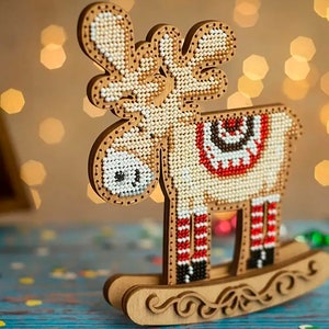 DIY reindeer Christmas figurine, bead embroidery design, Christmas figurines