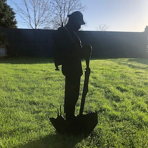 Large Black Lest We Forget Sign , Soldier Statue  , Garden Statue , Garden Feature , Remembrance Gift , Tommy Soldier Statue , MADE IN U.K