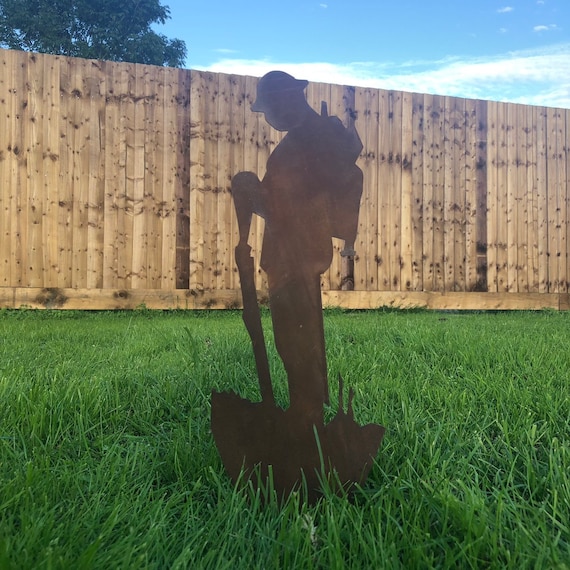 METAL Lest We Forget Soldier Army SILHOUETTE GARDEN Decoration Statue Feature