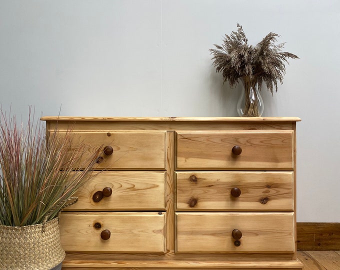 Vintage Chest Of Drawers / Pine Drawers/ Rustic Chest Of Drawers / Bedroom