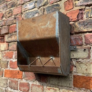 Vintage Wall Mounted Metal Planter Rustic Garden Herb Flower Holder Plant Pot