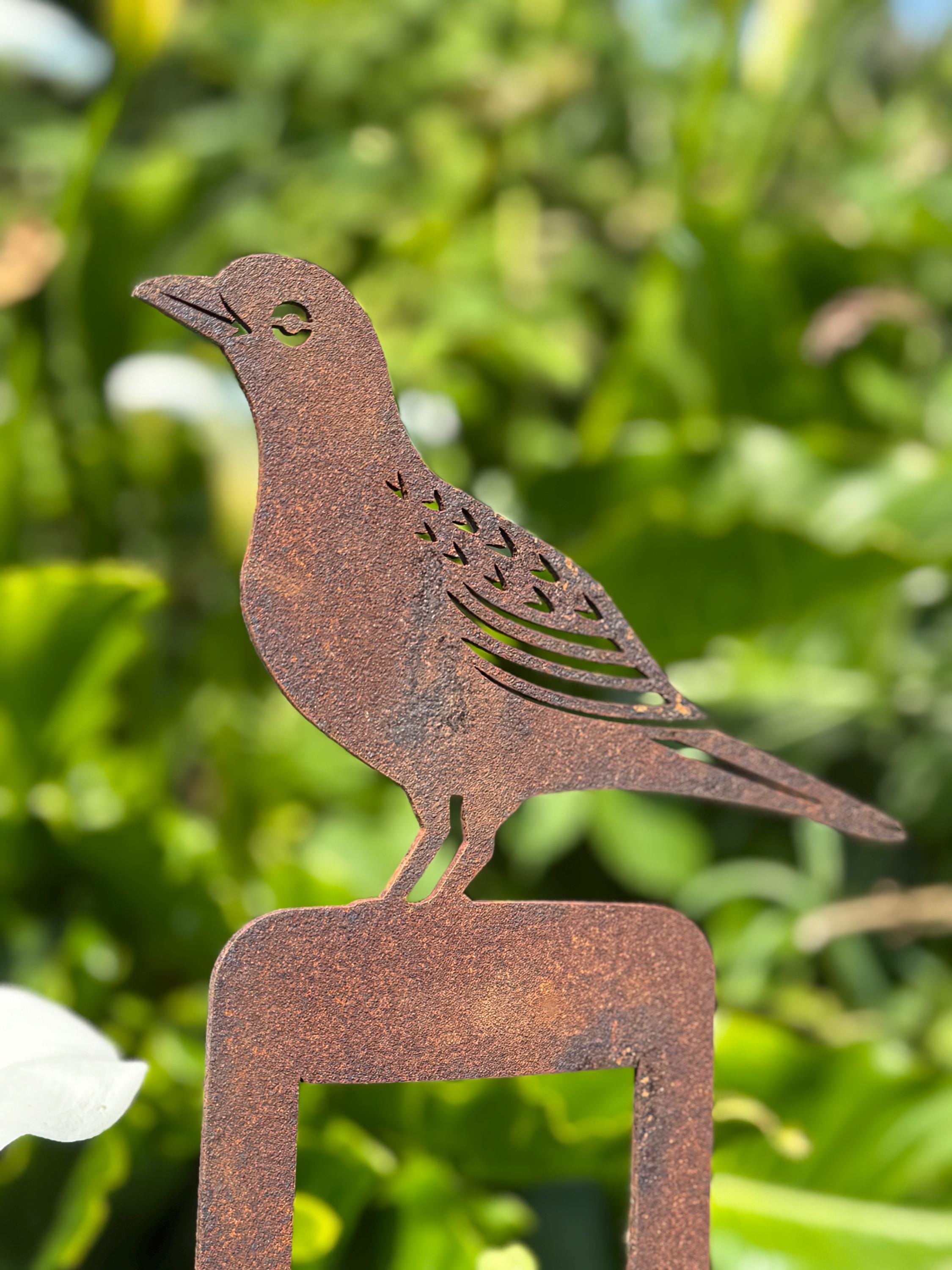 Rusty Metal Blackbird Garden Ornament: Bird on Spade, UK Made