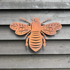 Vintage style Metal Bee Bumblebee Wall Decoration – Rustic Outdoor Home Garden Decor