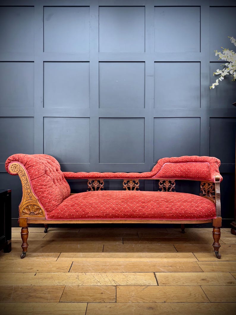 Antique Chaise Longue / Antique Day Bed / Walnut Frame Sofa / Edwardian