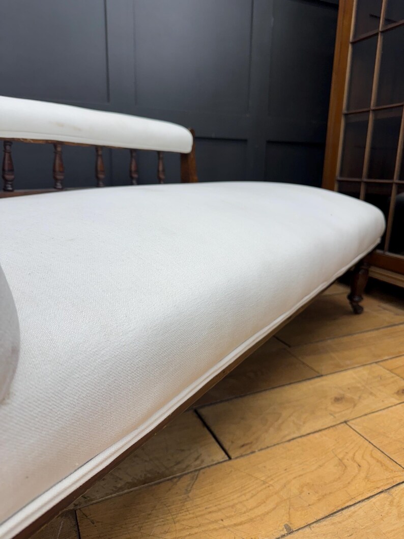 Antique Chaise Longue / Antique Day Bed /mahogany Frame Sofa