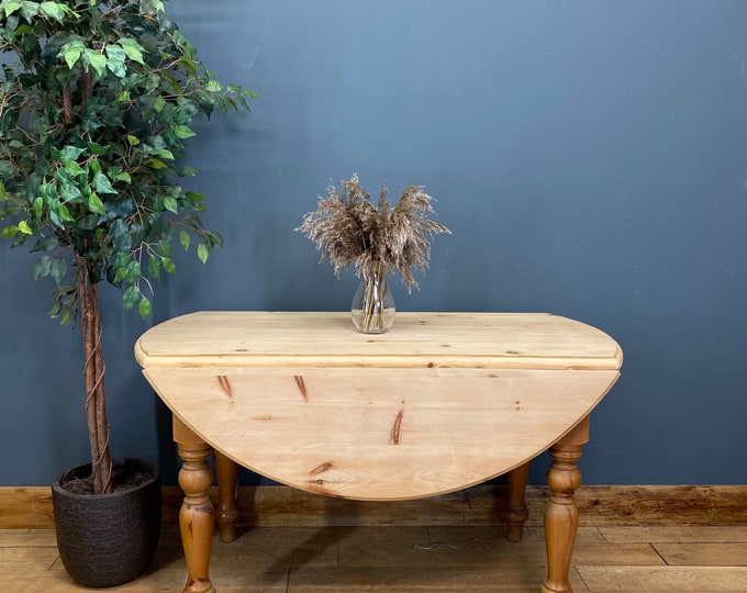 Vintage Round Pine Dining Table / Rustic Table / Farmhouse Kitchen