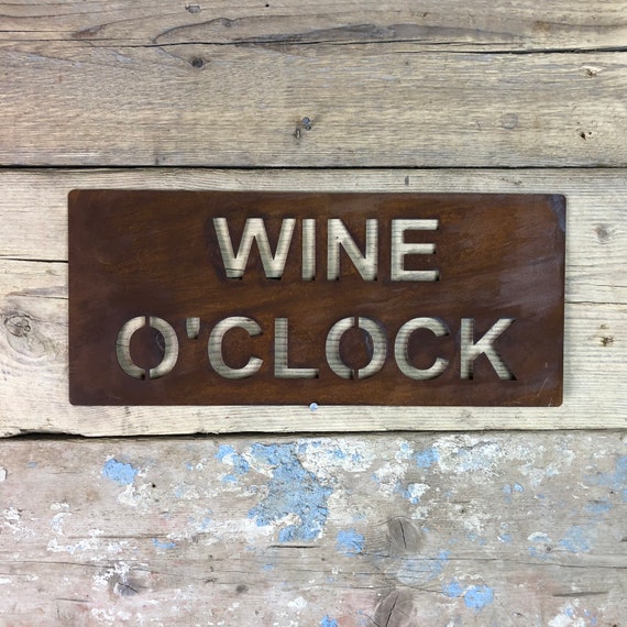 Rusted WINE O CLOCK Plaque Word Sign Metal Novelty Christmas Birthday Present Gift For Her Mum Mother Lady Women Girlfriend Wife