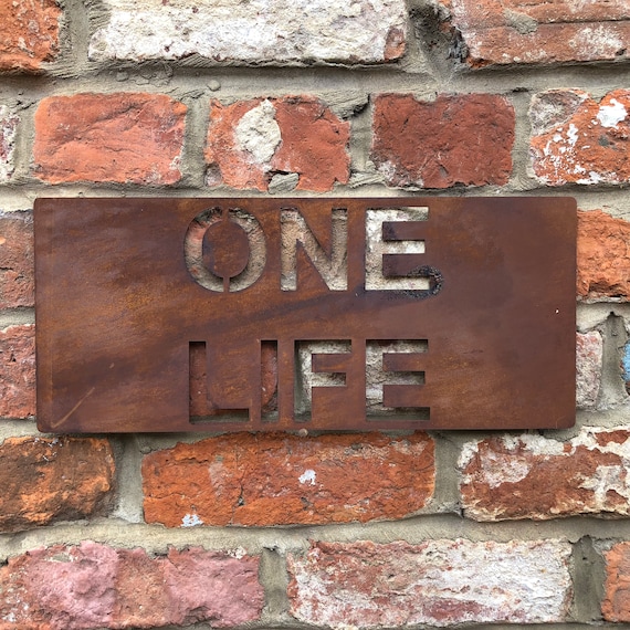 Rusted ONE LIFE Plaque Word Sign Metal Home Rustic Bar Kitchen Love House Life