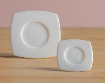 Set of 4 Miniature Square Dinner Plates, Tableware in White Plastic for Dollhouse, Polymer Clay Food, Resin Crafts 1:12 Scale