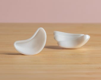 Miniature Crescent Dish Set: White Plastic Sauce Bowls for Dollhouse (Set of 4)