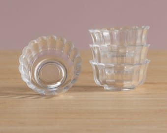 Set of 4 Miniature Ice Cream Bowl, Scalloped Dessert Dish in Clear Plastic for Dollhouse Kitchen, Polymer Clay Food, Resin Crafts 1:12 Scale