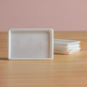 4er Set Miniatur Lunch Tablett, Backblech aus weißem Kunststoff für Puppenhausküche, Polymer Clay Essen, Harzhandwerk 1:12