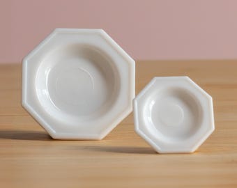 Set of 4 Miniature Geometric Plate, Dinner Tableware in White Plastic for Dollhouse, Polymer Clay Food, Resin Crafts 1:12 Scale
