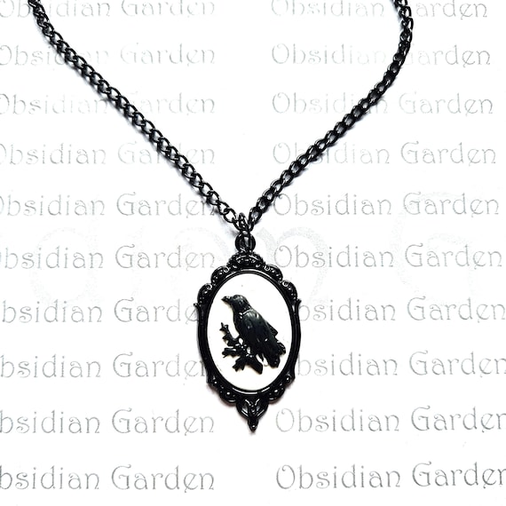 Collana con ciondolo cammeo gotico a forma di corvo nero - Italia