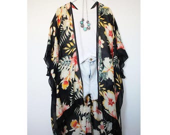 Kimono negro con estampado floral