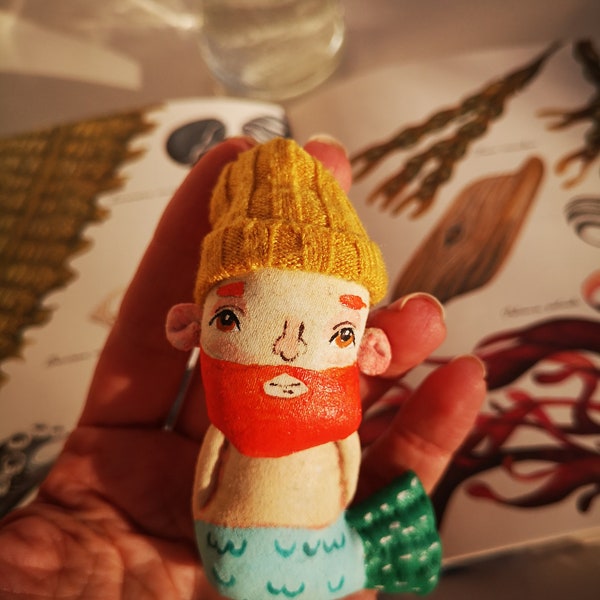 Merman marin Mini homme poupée de chiffon, poupée homme barbu en tissu tropical, poupée barbe homme, poupée en tissu homme fait à la main, mer océan créature mermay