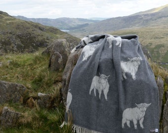 Highland Cow Throw, Grey Cattle Blanket, Pure Wool Reversible Throw With Fringes, Natural and Cozy Wrap, Gift for Dad, New Home Present