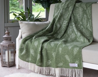 Green Loose Fern Wool Throw, Summer Woven Blanket for Garden, Soft Pattern Bedspread ideal for Housewarming Present