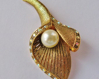 Vintage Gold tone Calla Lily Flower Brooch With Faux Pearl & Aurora Borealis Rhinestones