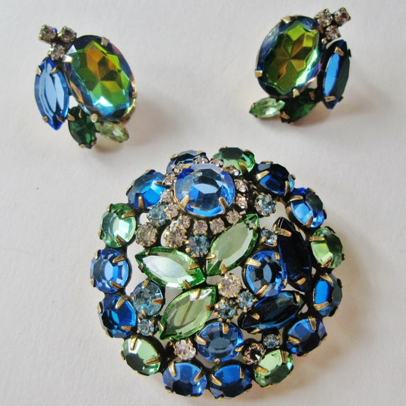 Fabulous Unsigned Brooch And Earring Costume Jewe… - image 2