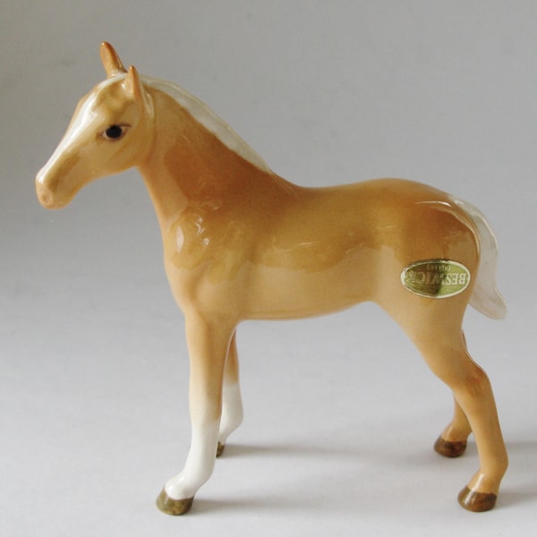 Beswick No. 1813 Palomino Standing Foal Facing Left Gloss Finish