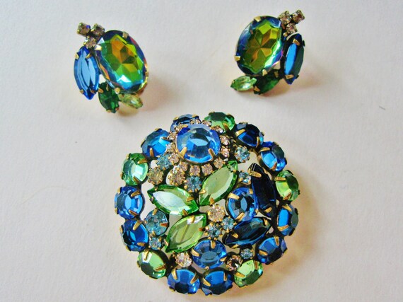 Fabulous Unsigned Brooch And Earring Costume Jewe… - image 1