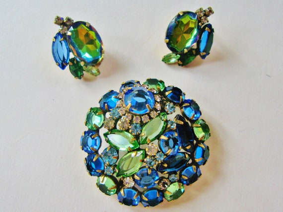 Fabulous Unsigned Brooch And Earring Costume Jewe… - image 1