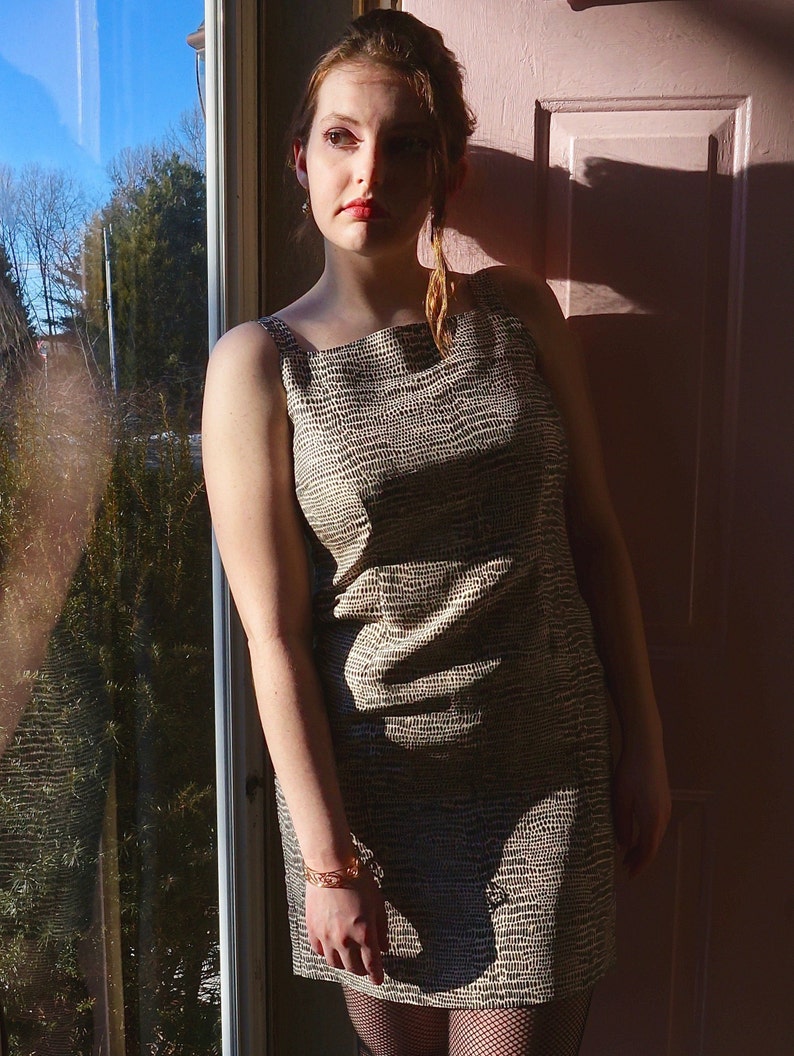 90s ROBBIE BEE Silk Snake-Print Mini Dress w Square Neckline sz. 6p